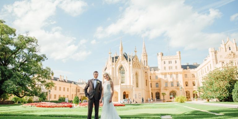 Za devatero horami a devatero řekami stojí zámek Lednice a v něm mají svatbu všechny krásné a romantické princezny