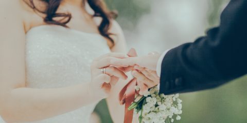 Se změnou příjmení musíte vyměnit i doklady a ohlásit vše úřadům. My víme, jak na to!