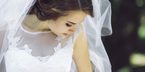 Mimalistické svatební šaty – móda nebo životní styl?