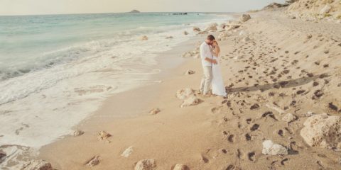 Chcete si své ano říct za zvuku šumění moře na pláži? Agentura Svatba trochu jinak vám zařídí romantickou svatbu v Řecku