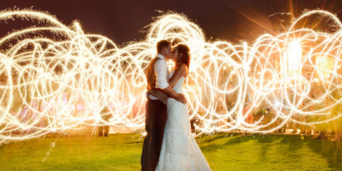 Co takhle svatba pod hvězdami a za svitu svíček? Svatba v noci je krásná a romantická