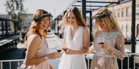 Řekněte „oui“ francouzské eleganci a půjčte si svatební šaty v OUI boutique Prague!