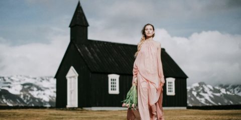 Toužíte po jedinečném svatebním modelu od českého návrháře? Nebojíte se vystoupit z davu? Sáhněte po šatech Sobje