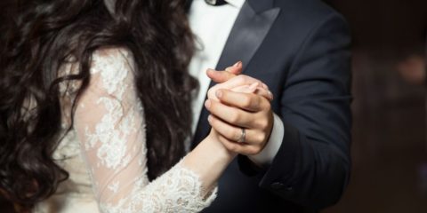První novomanželský tanec: nezapomenutelný okamžik jen pro vás dva. Poradíme, jakou píseň si vybrat