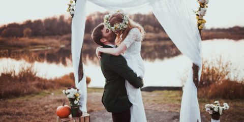 Plánujete svatbu v přírodním stylu? Využijte půjčovnu dřevěných svatebních dekorací Wood & Wedding