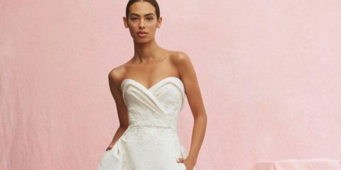 Kolekce Carolina Herrera pro podzim 2020 navržená Wesem Gordonem hraje se siluetami a látkami jako nikdy předtím