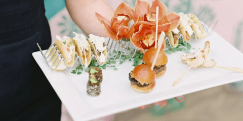 30 nápadů na letní svatební menu, které lákají na první pohled