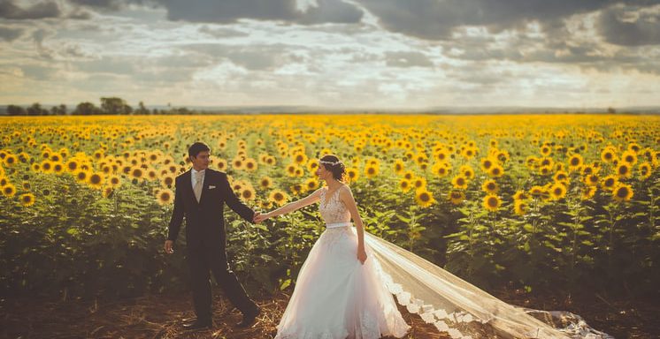 Květinové svatební šaty. Umí být neuvěřitelně romantické, ale také elegantní