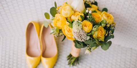 Podívejte se na 23 šedo-žlutých svatebních nápadů inspirovaných Ultimate Grey a Illuminating, barvami roku 2021 podle Pantone!