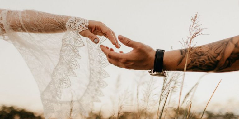 Dvoudílné svatební šaty: Stylové i praktické řešení věčné otázky, co na sebe