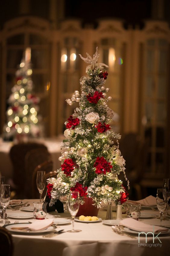 Vánoční stromek jako výzdoba svatební tabule