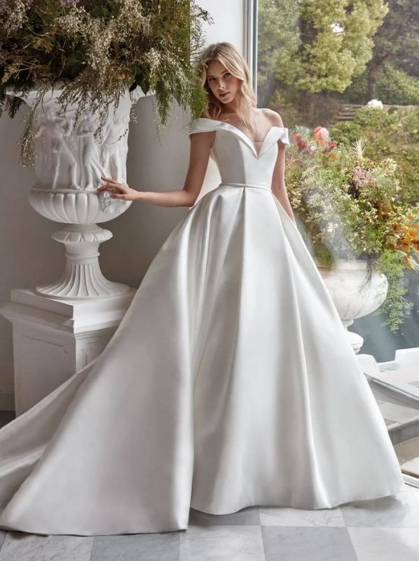 Svatební šaty Nicole Milano 2022