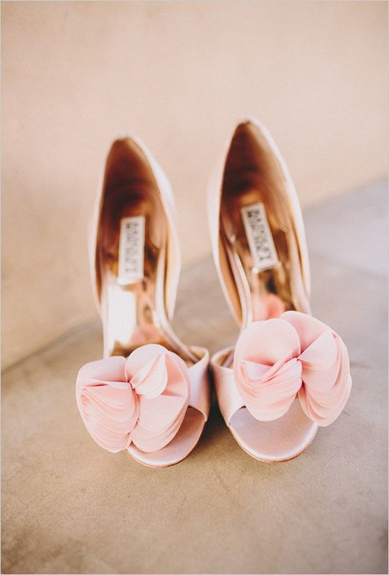 Růžové svatební boty pro nevěstu