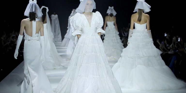 Vivienne Westwood jaro 2022: Chic nápady pro originální nevěsty