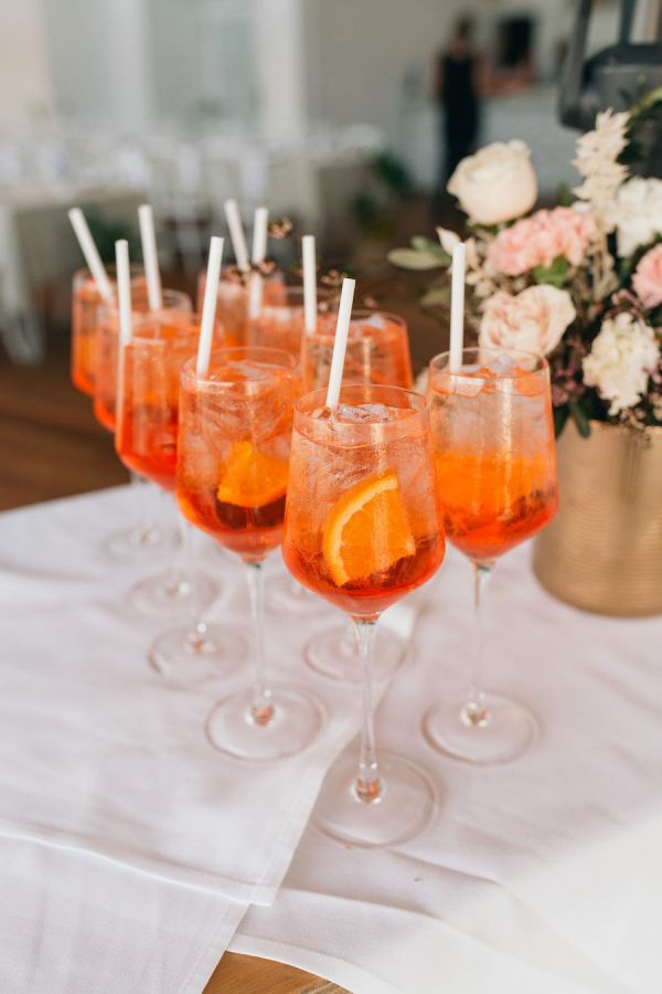 Letní míchané drinky na svatbu s alkoholem