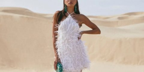 Svatební šaty s peřím jsou hitem letošního roku. Umí být hravé i elegantní