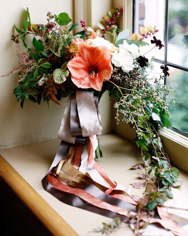 Kaskádová svatební kytice