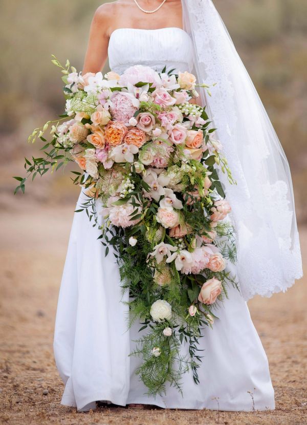 Svatební kytice kaskádový styl