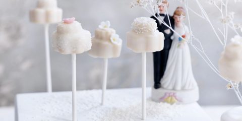 Sladký tip na svatební hostinu: cake pops potěší malé i velké