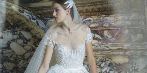 Elie Saab ve své svatební kolekci pro podzim 2022 vzdává hold vznešenosti