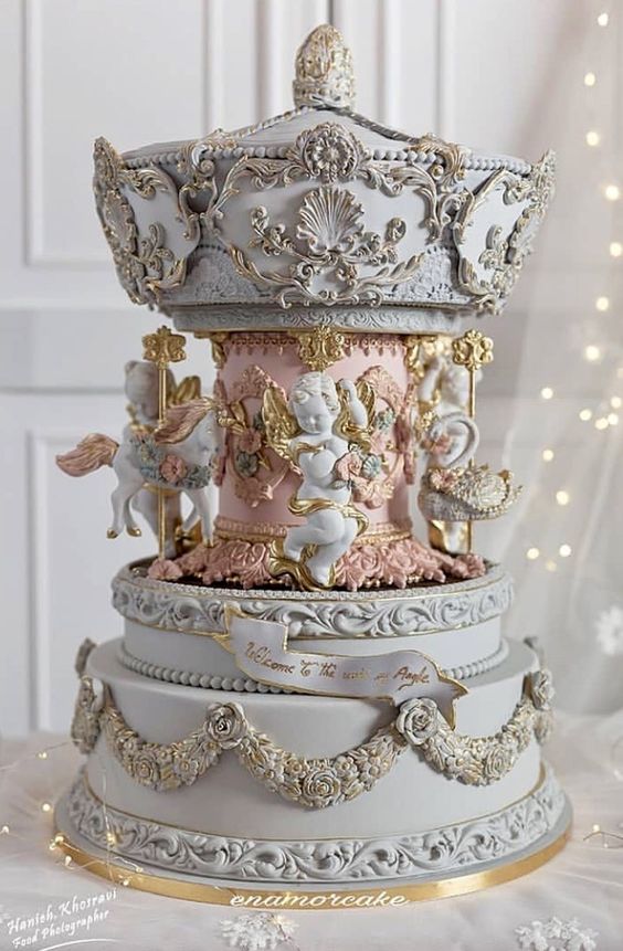 Barokní svatební dort, dort ve tvaru kolotoče