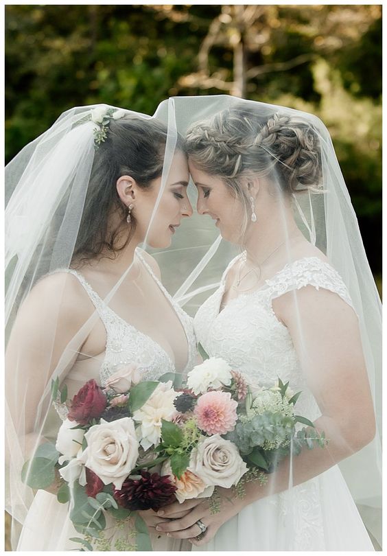 Registrované partnerství, lesbická svatba, dvě nevěsty