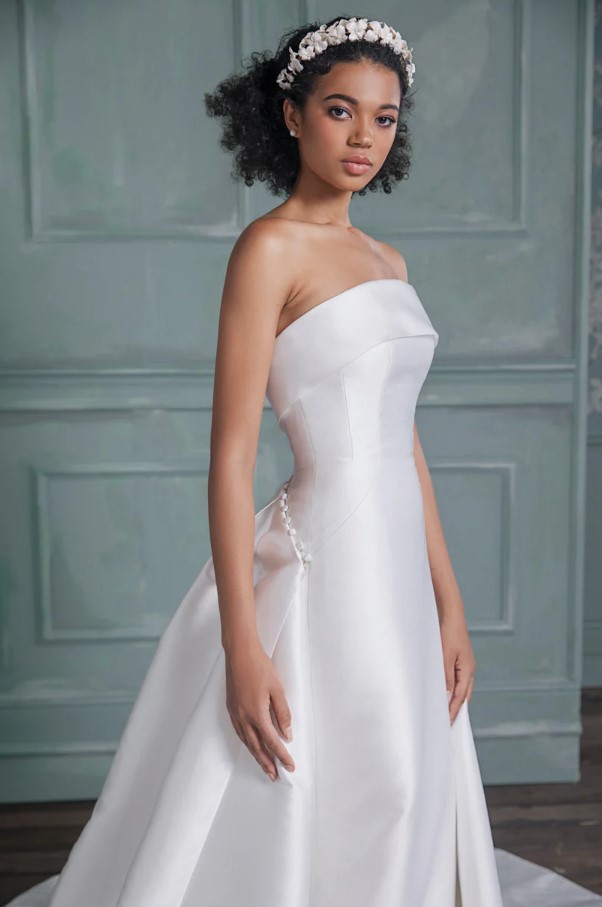 Svatební šaty Anne Barge jaro/léto 2023.