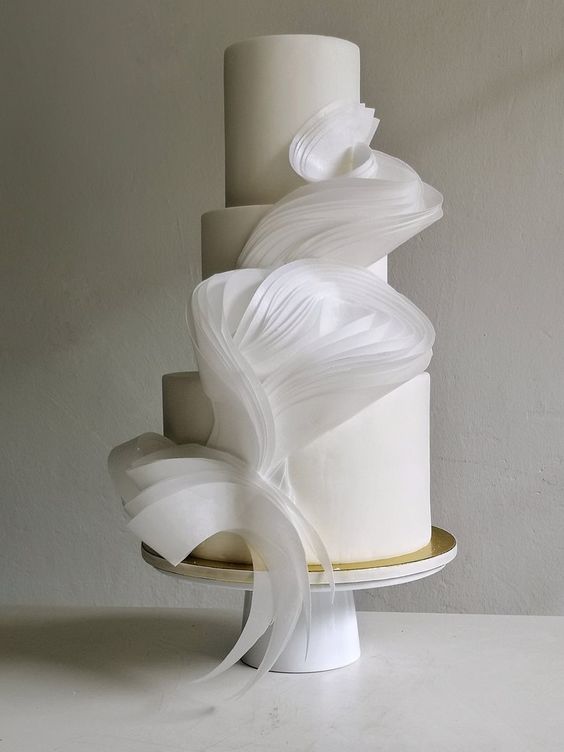 Bílý svatební dort