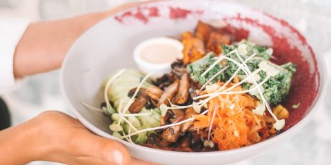 Jak zařídit vegetariánskou nebo veganskou svatební hostinu