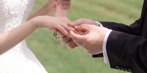 Všechno o keramických snubních prstenech. Jaká jsou jejich pro a proti a kde je sehnat