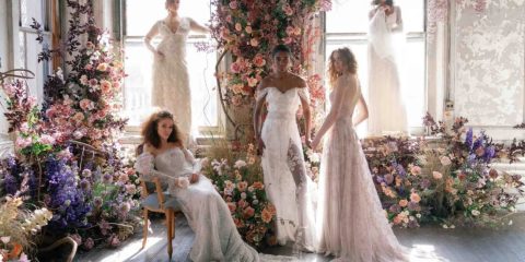 Claire Pettibone v roce 2023 hraje na notu klenotů a romantické křehkosti