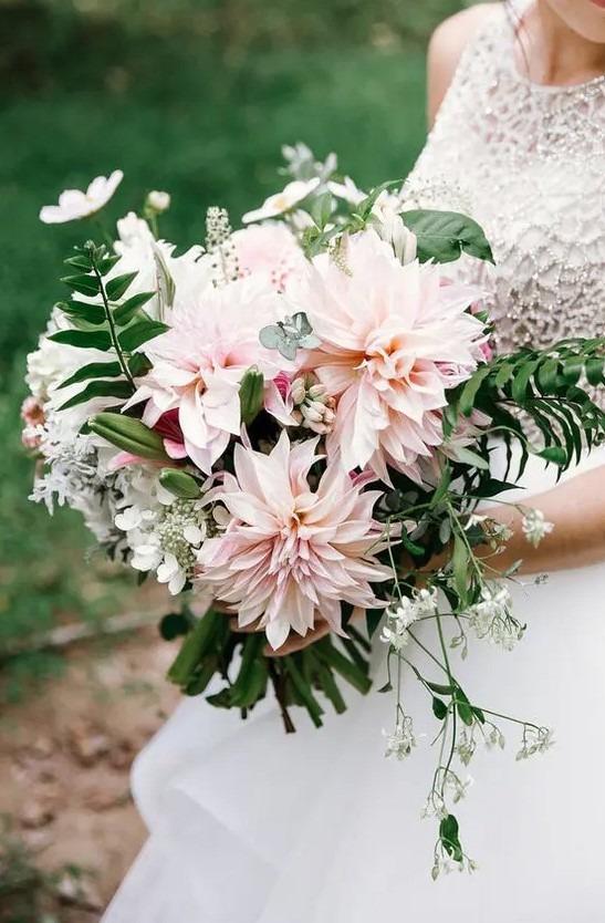 Svatební kytice z jiřin jemná 