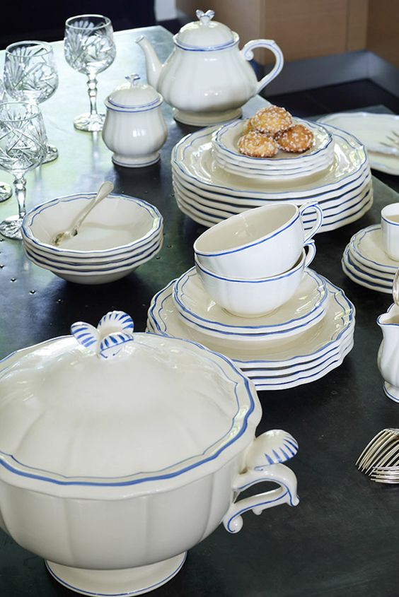 Modré nádobí na svatbu