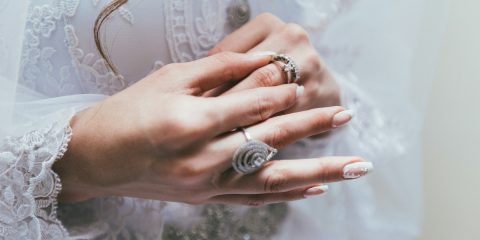 Květinová svatební manikúra. Nejžhavější hit letošního roku